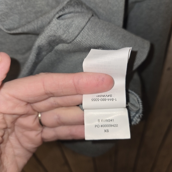 Vuori Sweatshirt Womens XS Blue Gray Crewneck Raglan Pullover Athletic VW241 - Picture 4 of 6